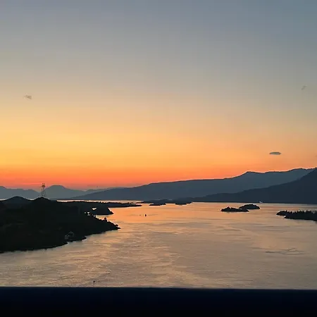 Lofoten And Vesteralen Kveldro * Myrland